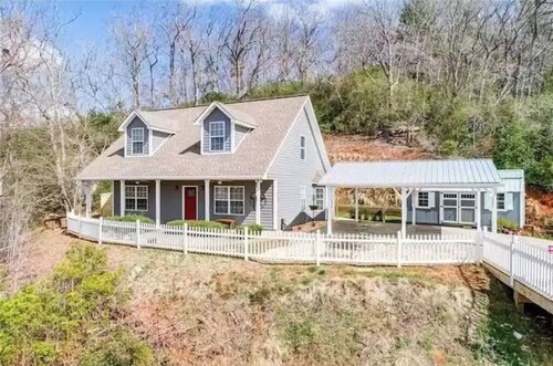 The Perfect View -Hiawassee upscale mountain cabin