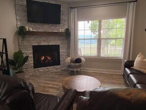 Smart TV, fireplace, Netflix, streaming services