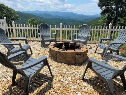 The Perfect View -Hiawassee upscale mountain cabin