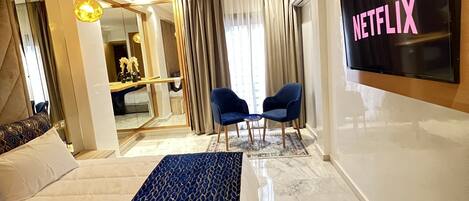 1 habitación, tabla de planchar con plancha, wifi gratis y ropa de cama