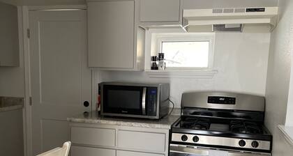 Convenient 1 bedroom near downtown, utep, and local hospitals.