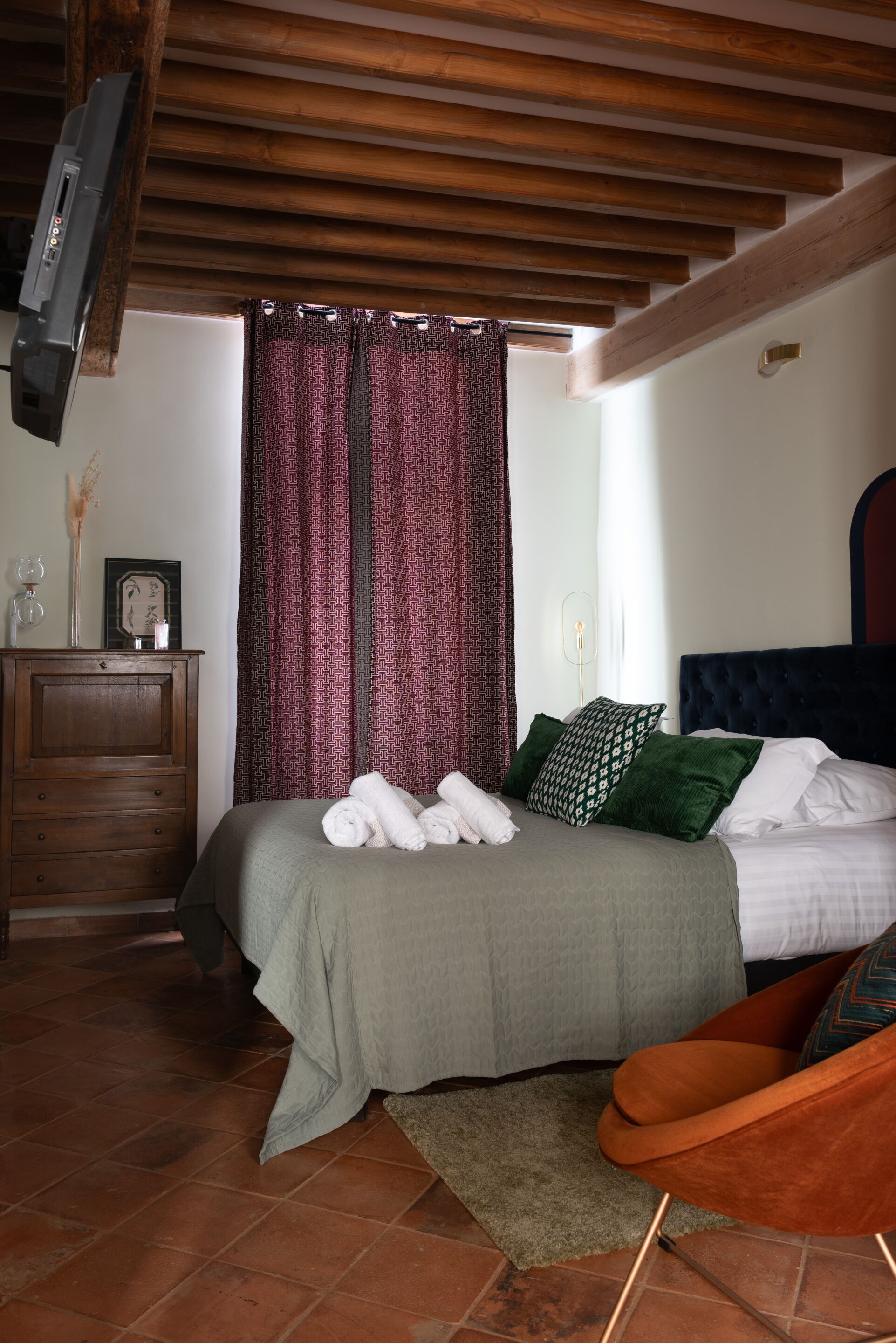 Room amenity