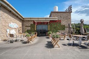 Restaurant - Binjiang Celebrity Holiday Hotel (Nanbu County)