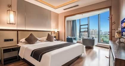 Binjiang Celebrity Holiday Hotel