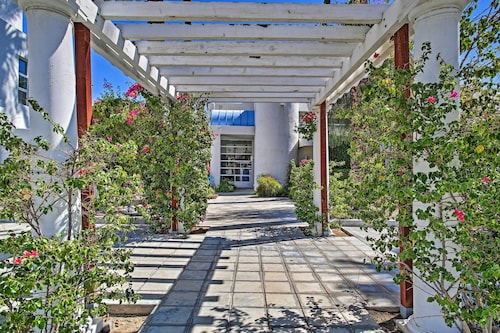 Nice poolside villa in Cathedral City