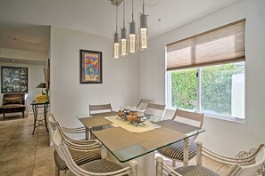 Dining - Nice poolside villa in Cathedral City (Cathedral City)