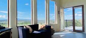 Serene Taos Ski & Mountain Bike Retreat with Stunning Views — Upper Level