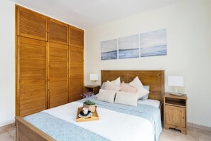 2 bedrooms, iron/ironing board, WiFi, bed sheets