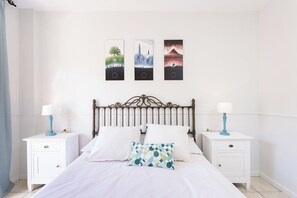 3 bedrooms, desk, iron/ironing board, WiFi