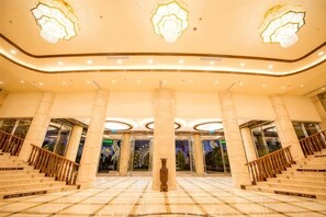 المنشأة من الداخل