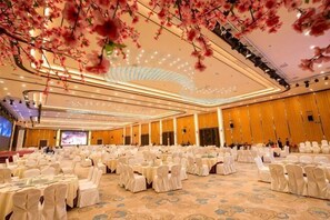 Indoor wedding - Wenhe Hotel (Hepu)