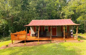 Terrace/patio - Charming Fishing Cabin w/ lake view near Stone Mountain (Lilburn)
