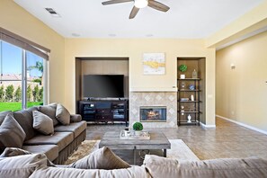 Living area - Lux Desert Oasis Pool Spa Fire Pit Games (Indio)