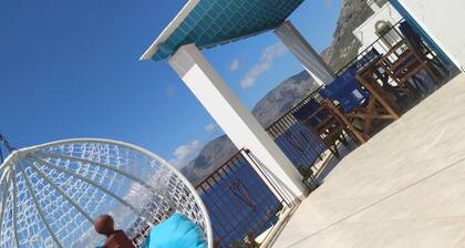 3 Bed Villa - Sleeps 6 - Terrace - Sea View