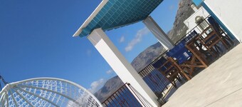 3 Bed Villa - Sleeps 6 - Terrace - Sea View