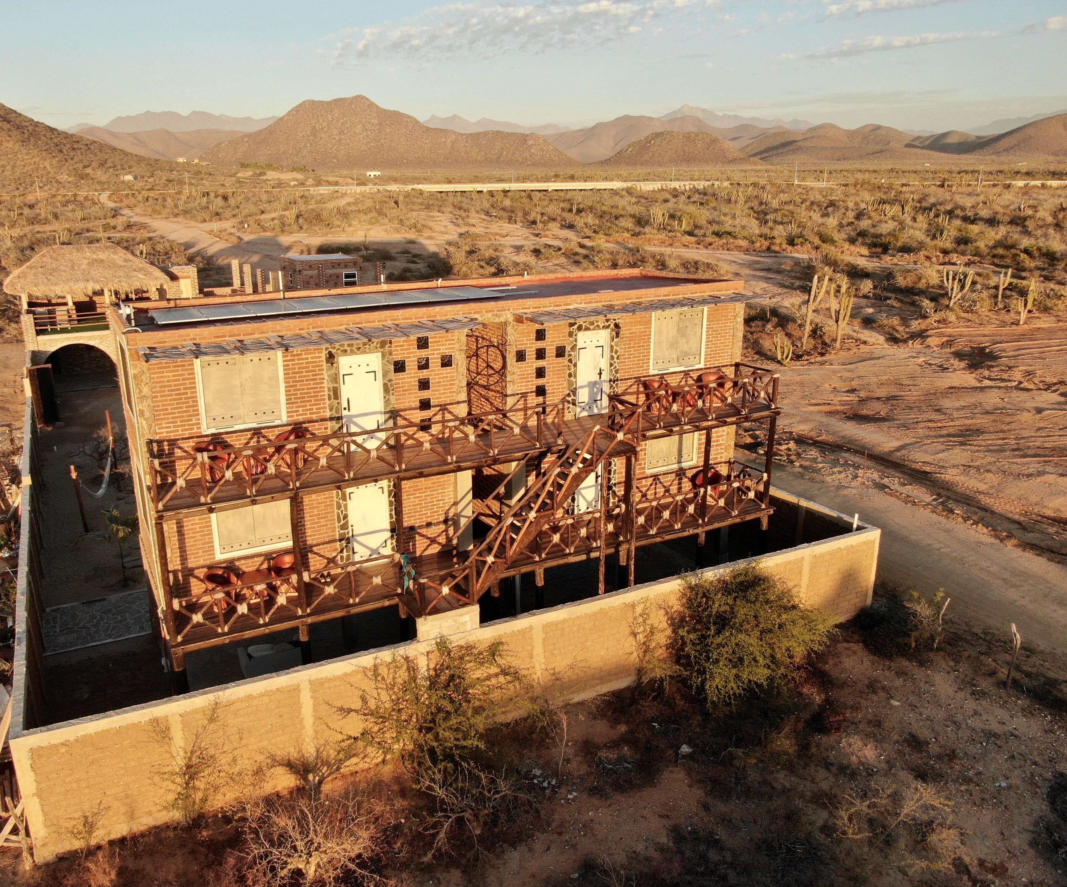 Vista frontal de la propiedad