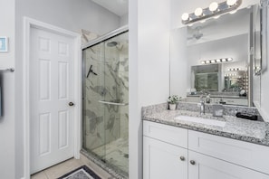 Shower, hair dryer, towels - Beautiful 5 Bedroom Pool Home on the Water! (Fort Myers)