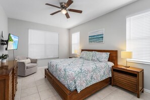 5 bedrooms, iron/ironing board, WiFi, bed sheets - Beautiful 5 Bedroom Pool Home on the Water! (Fort Myers)