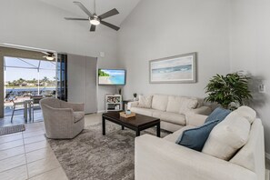 Smart TV, DVD player, books - Beautiful 5 Bedroom Pool Home on the Water! (Fort Myers)