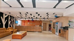 A modern lobby with a reception desk, leather sofas, a wooden coffee table, and a refrigerator. - Eaka 365 Hotel Daming Damingfu Road (Daming)