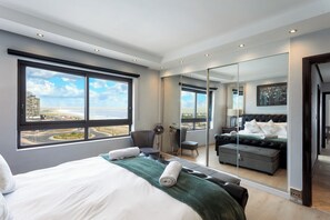 2 Schlafzimmer, Zimmersafe, Schreibtisch, Bügeleisen/Bügelbrett
