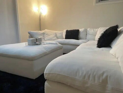 Beautiful KING BED 1- bedroom rental unit