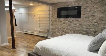 Beautiful KING BED 1- bedroom rental unit