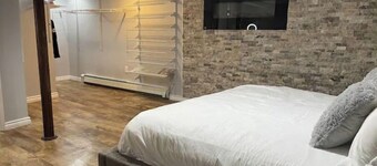 Beautiful KING BED 1- bedroom rental unit