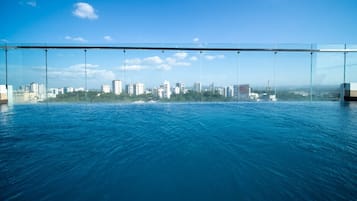 Piscina all'aperto, una piscina riscaldata