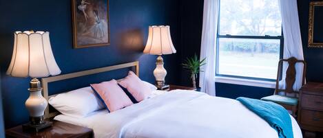 4 bedrooms, iron/ironing board, free WiFi, bed sheets