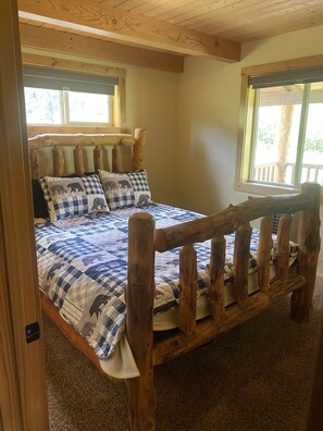 3 bedrooms, travel cot, free WiFi, bed sheets