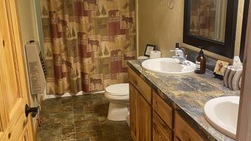 Combined shower/tub, towels, soap, shampoo