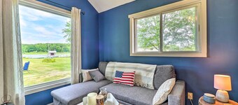 Kayaks & Grill: Pet-Friendly Mecosta Cottage!