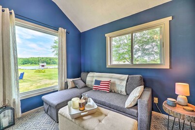Kayaks & Grill: Pet-Friendly Mecosta Cottage!