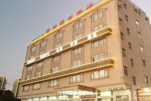 A multi-story hotel with a prominent entrance and signage. - Anxi Ganglong Grand Hotel (Anxi)