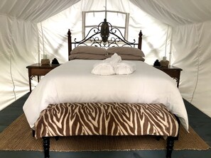 1 bedroom, bed sheets