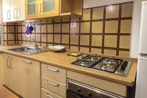 Fridge, oven, dishwasher - N255 - Numana, three-room apartment with air conditioning (Numana)