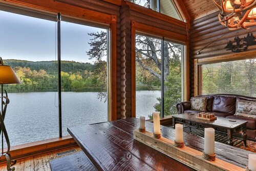 Falling Waters Lodge Spectacular Lake Front Home