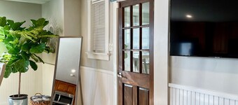 Downtown Condo on Thames Street