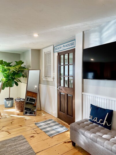 Downtown Condo on Thames Street