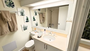 Hair dryer, bidet, towels - 8 GUESTS, 2 X ❤️AWESOME STUDIOS❤️ FREE PARKING, 5MIN TO OCEAN (Honolulu)