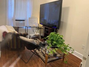 TV, Netflix, Hulu, streaming services