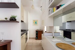 Kühlschrank, Ofen, Herdplatte, Geschirrspüler