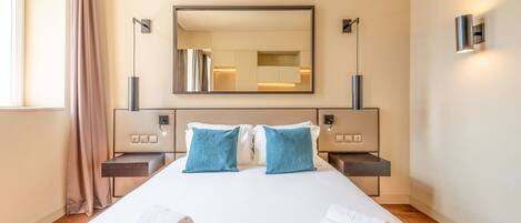 1 chambre, bureau, fer et planche à repasser, accès Internet