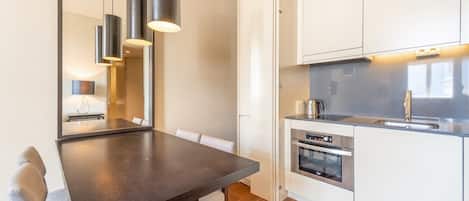 Fridge, microwave, oven, dishwasher