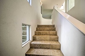 Interior - Gorgeous and spacious (Cathedral City)