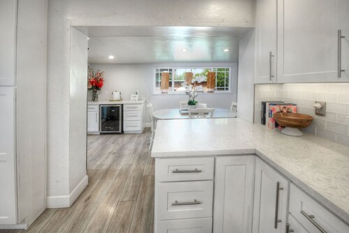 Stay Here, Feel at Home: Your Perfect UofA Adjacent Pet-Friendly Retreat