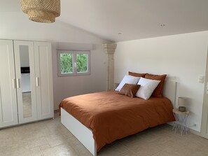 1 chambre, fer et planche à repasser, Wi-Fi gratuit, draps fournis