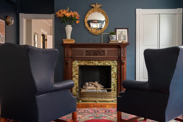 Interior - Chart House Inn (Newport)