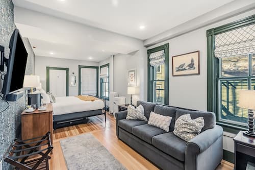Habitación Deluxe | Ropa de cama de alta calidad, camas con efecto memoria y minibar
